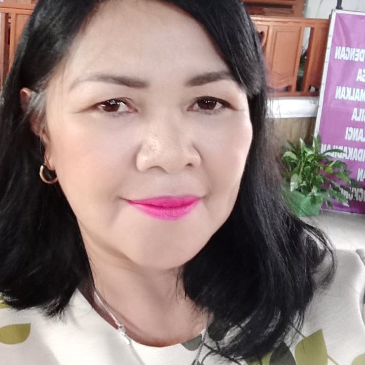 <center>Wali Kelas<br>Altje Paulina Tamunu</center>