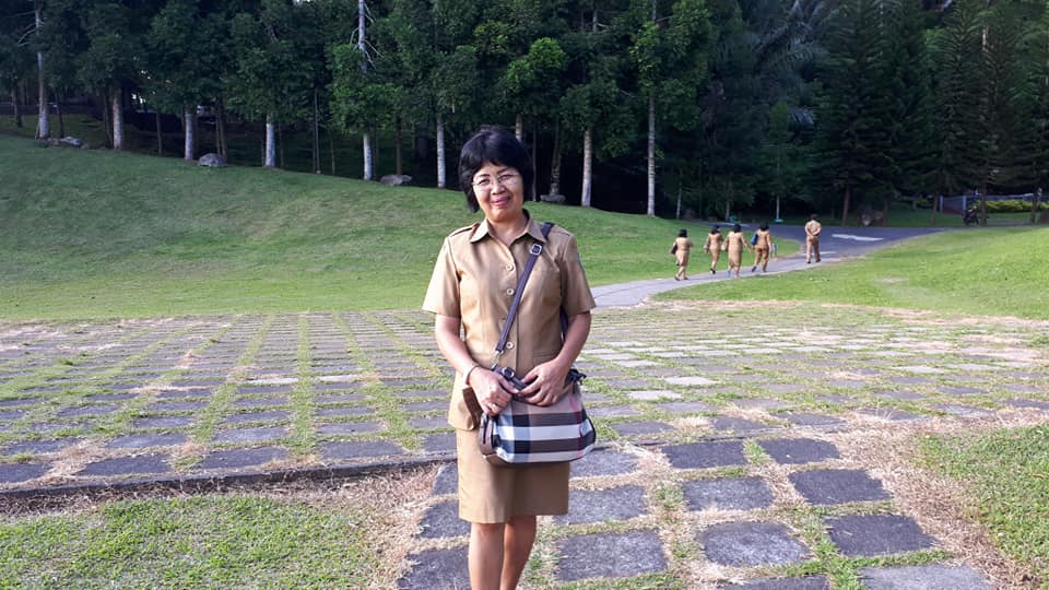 <center>Wali Kelas<br>Henny Roosje Kuhu</center>