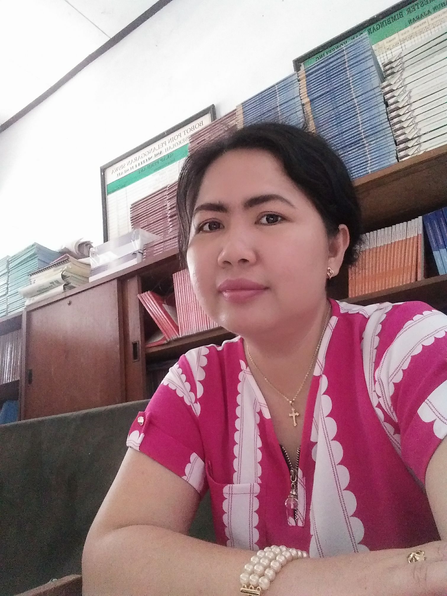 <center>Wali Kelas<br>Siska Senta Rumbay</center>